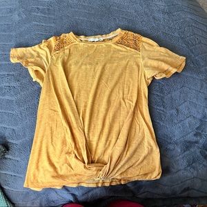 Rewind shirt with lace detail and front knot